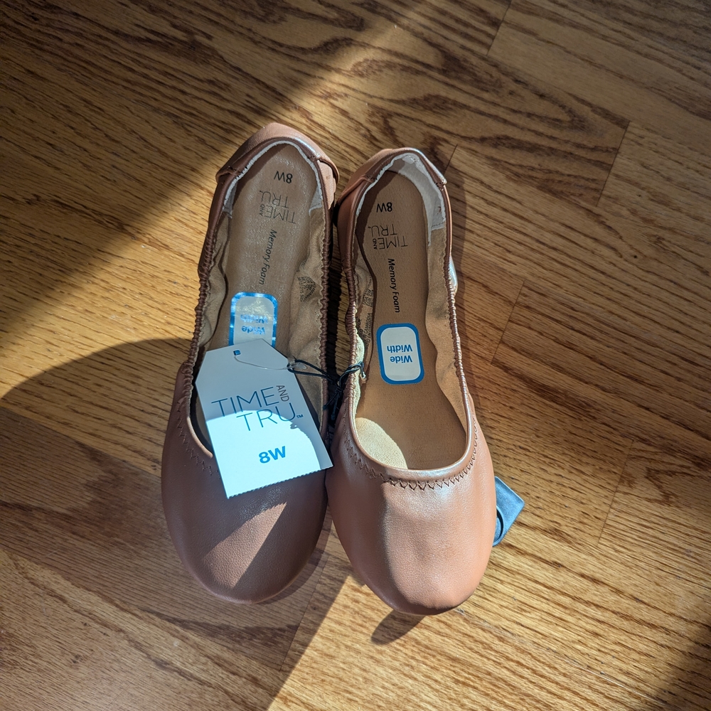 Time and Tru Women's Tan Ballet Flats